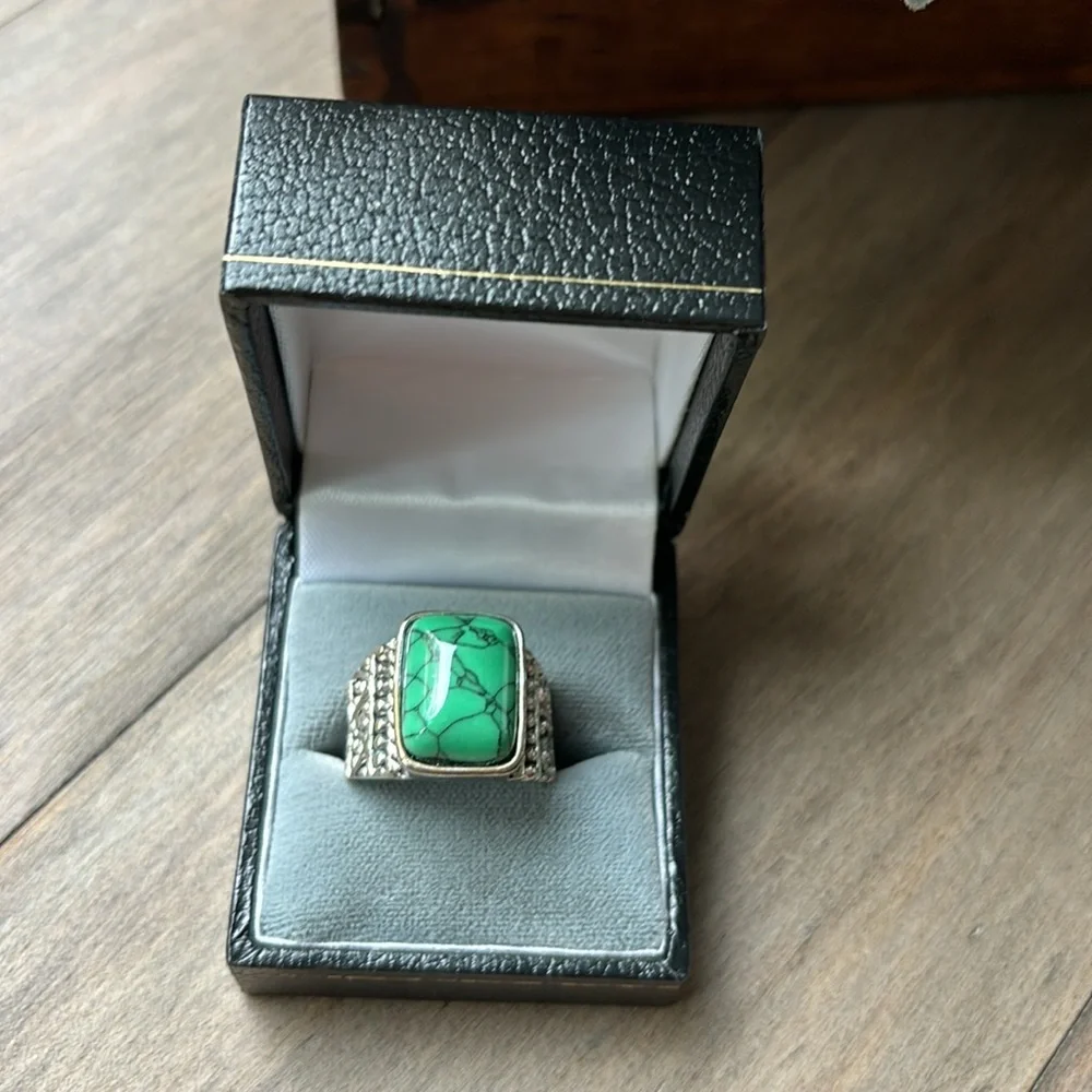 Green stone ring